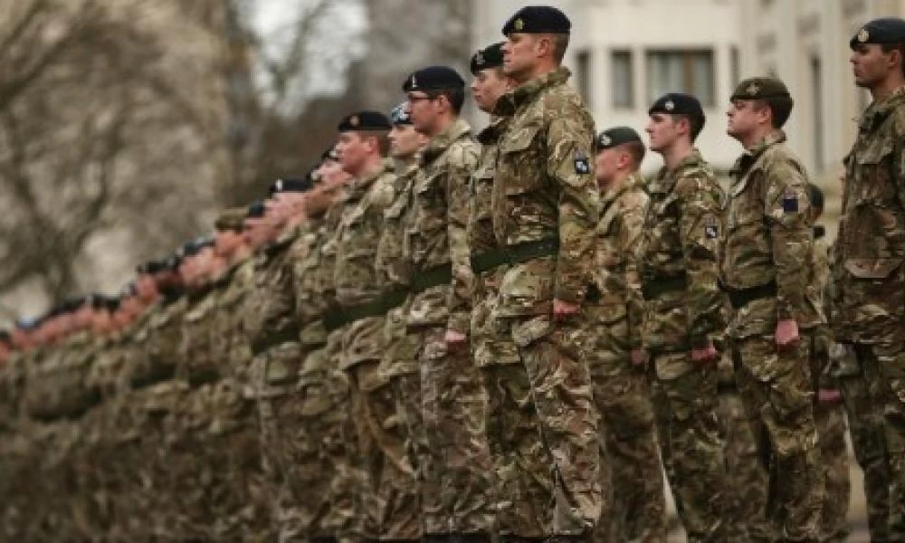 Ο βρετανικός στρατός ξοδεύει εκατομμύρια για να γίνει.... πολιτικά ορθός